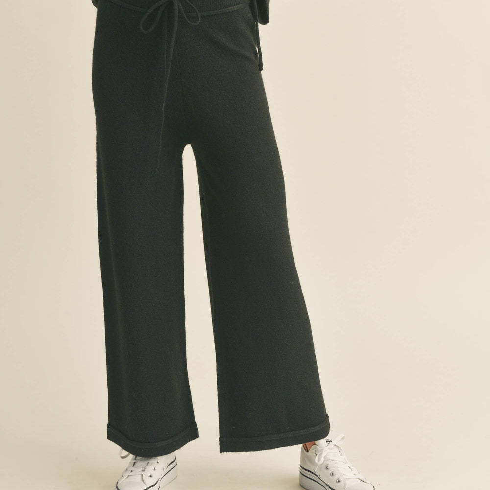 
                  
                    Quinn Sweater Pants Set
                  
                