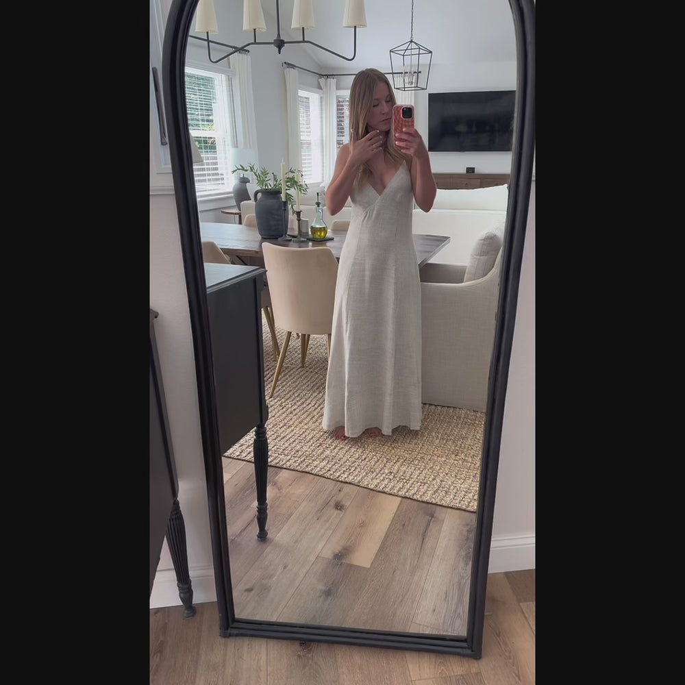 
                  
                    Load and play video in Gallery viewer, Luna Maxi Dress
                  
                